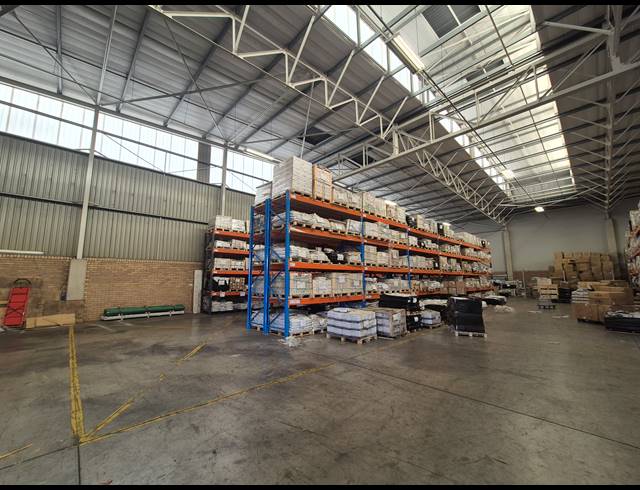 2,495M² WAREHOUSE TO LET IN GOSFORTH PARK